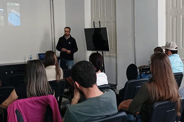 Alunos de Zootecnia da UFPel participam de aula ministrada pela ANC