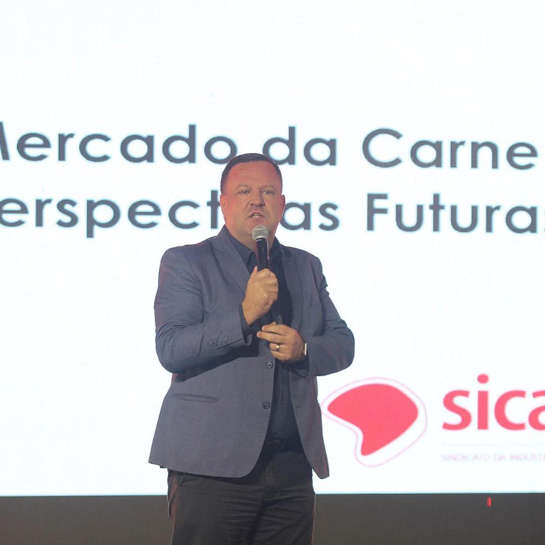 Palestras sobre ciclo da carne do campo ao varejo e sustentabilidade marcam abertura da 1ª Fenagen - Imagem